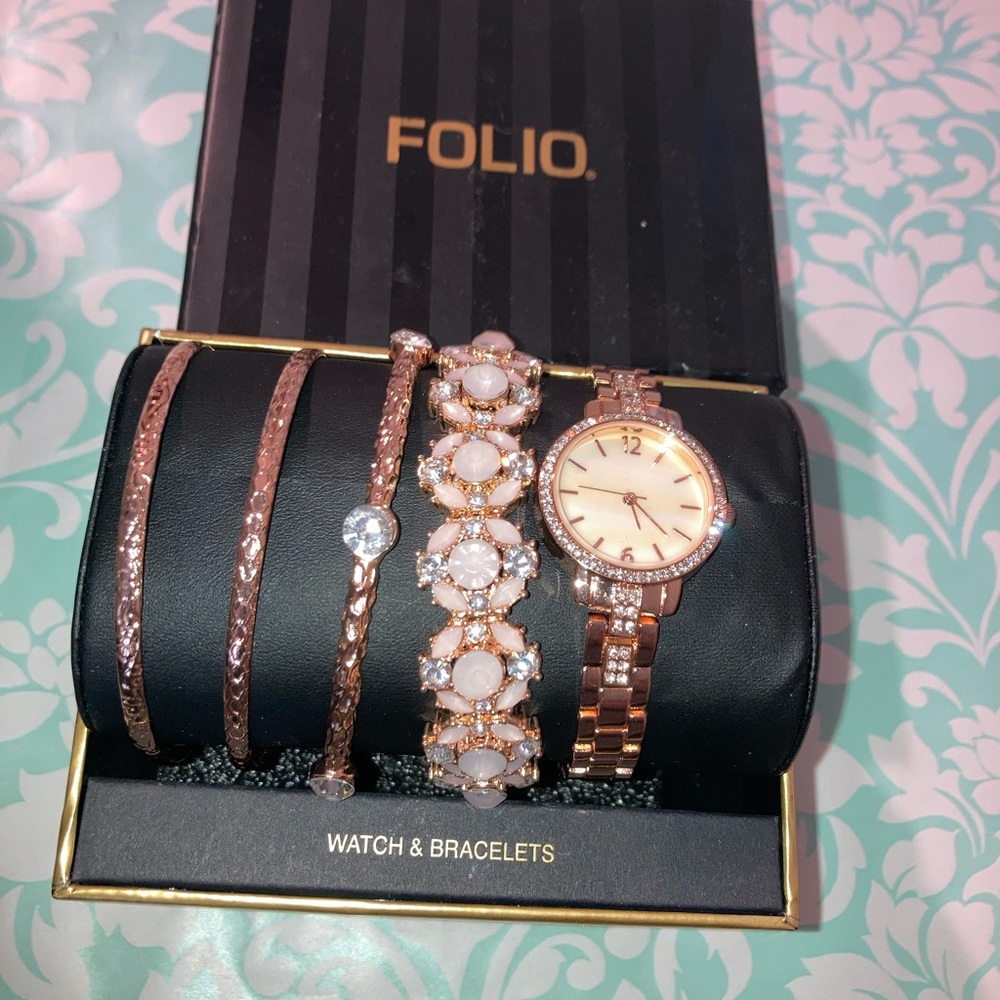Watch and bangles - Picture 2 of 2